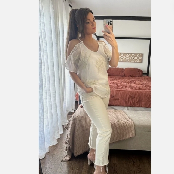 Gimmicks BKE White Chiffon Embroidered Open Shoulder Tie Back Top NWT Sz M - Picture 3 of 12